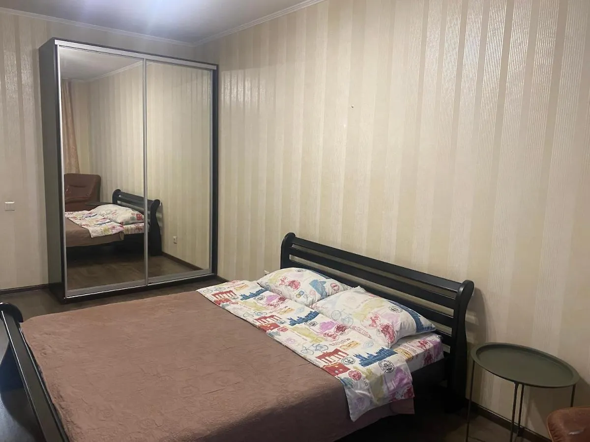 Apartment On Akhmatovoyi 32/18 キエフ 0*,