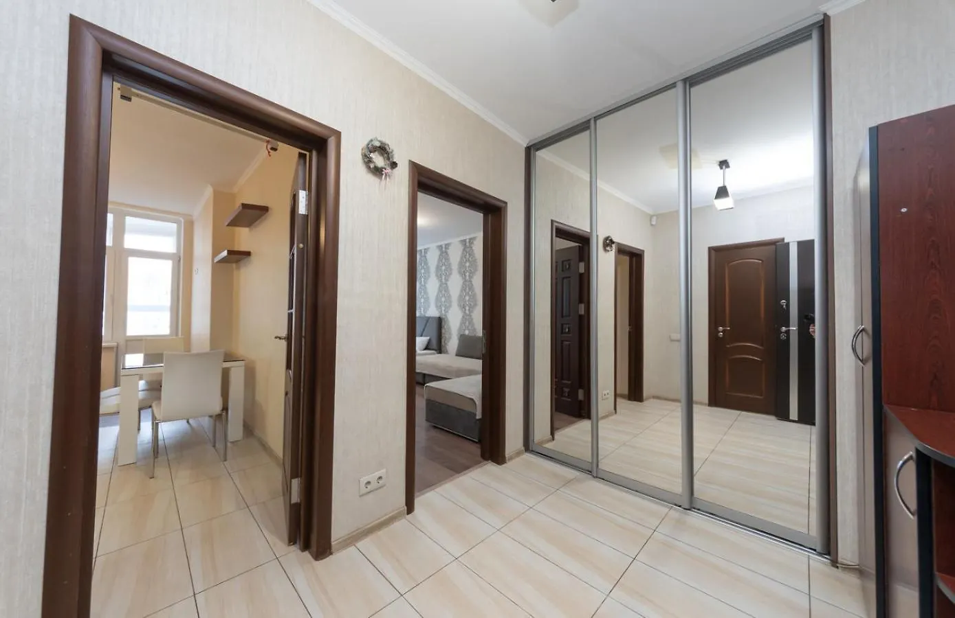 Apartment On Akhmatovoyi 32/18 キエフ