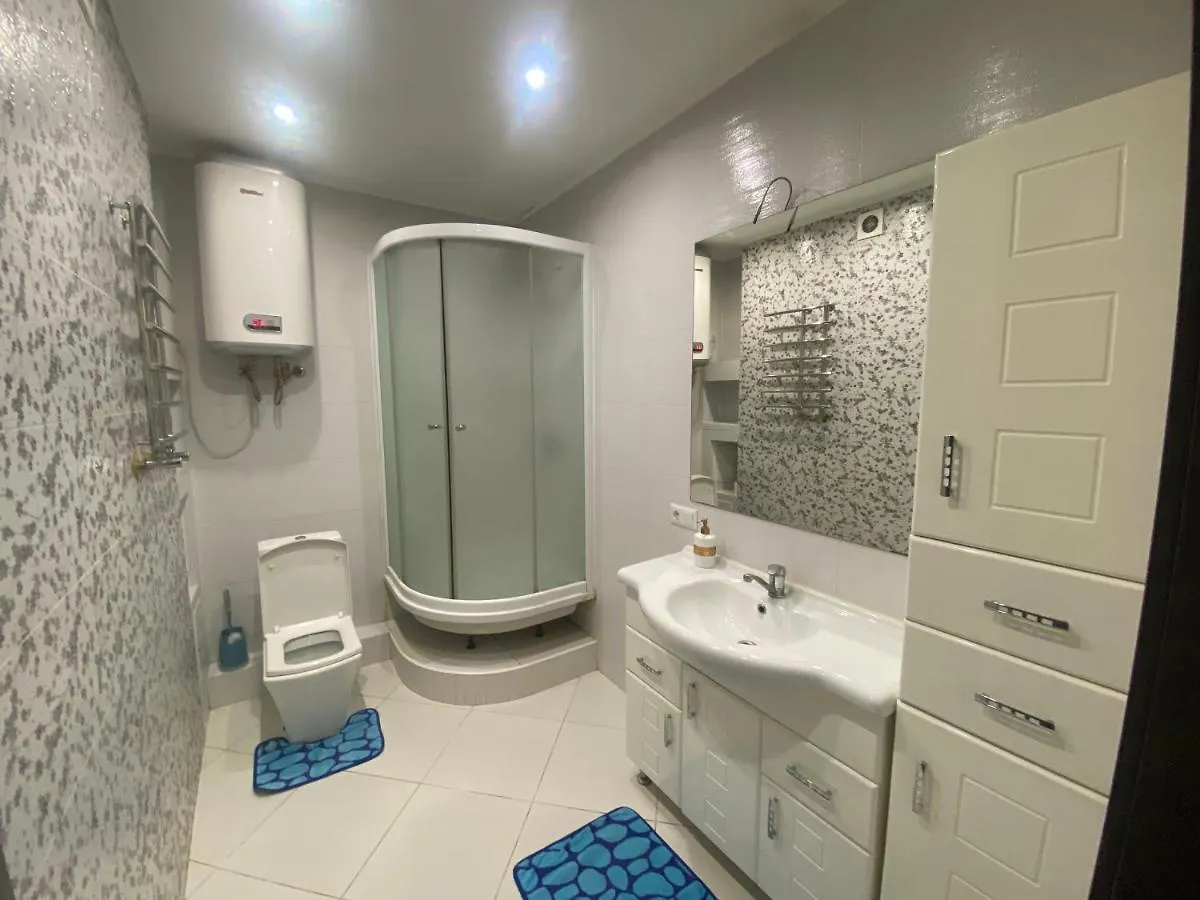 Apartment On Akhmatovoyi 32/18 كييف 0*,