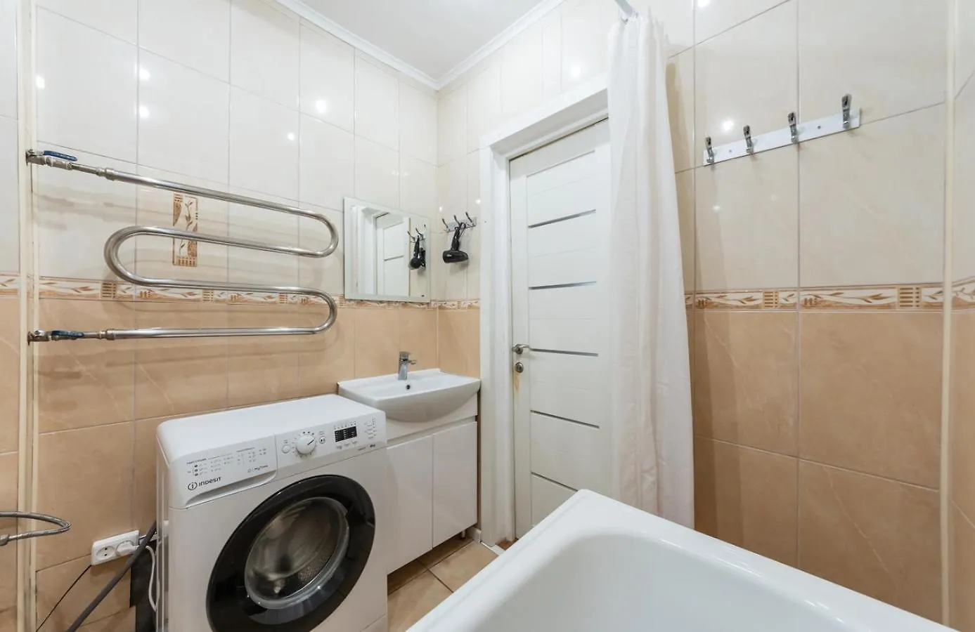 Apartment On Akhmatovoyi 32/18 كييف