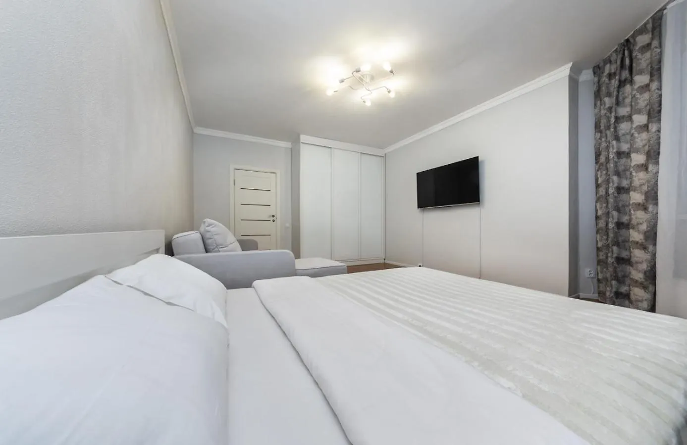 Apartment On Akhmatovoyi 32/18 كييف