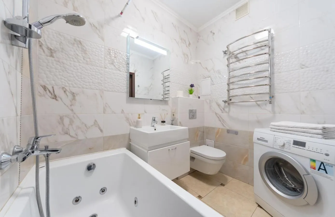 Apartment On Akhmatovoyi 32/18 كييف