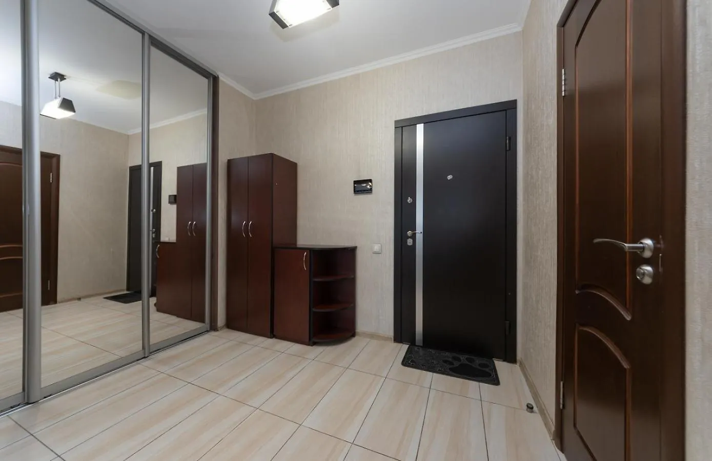 Apartment On Akhmatovoyi 32/18 كييف