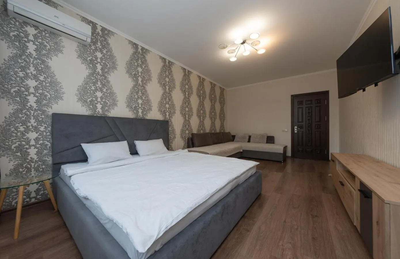 Apartment On Akhmatovoyi 32/18 كييف